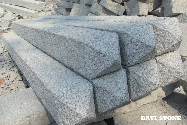 Light Grey Granite Palisade All sides Bushhammered one head Pyramidal 15x15x150cm - Dayi Stone